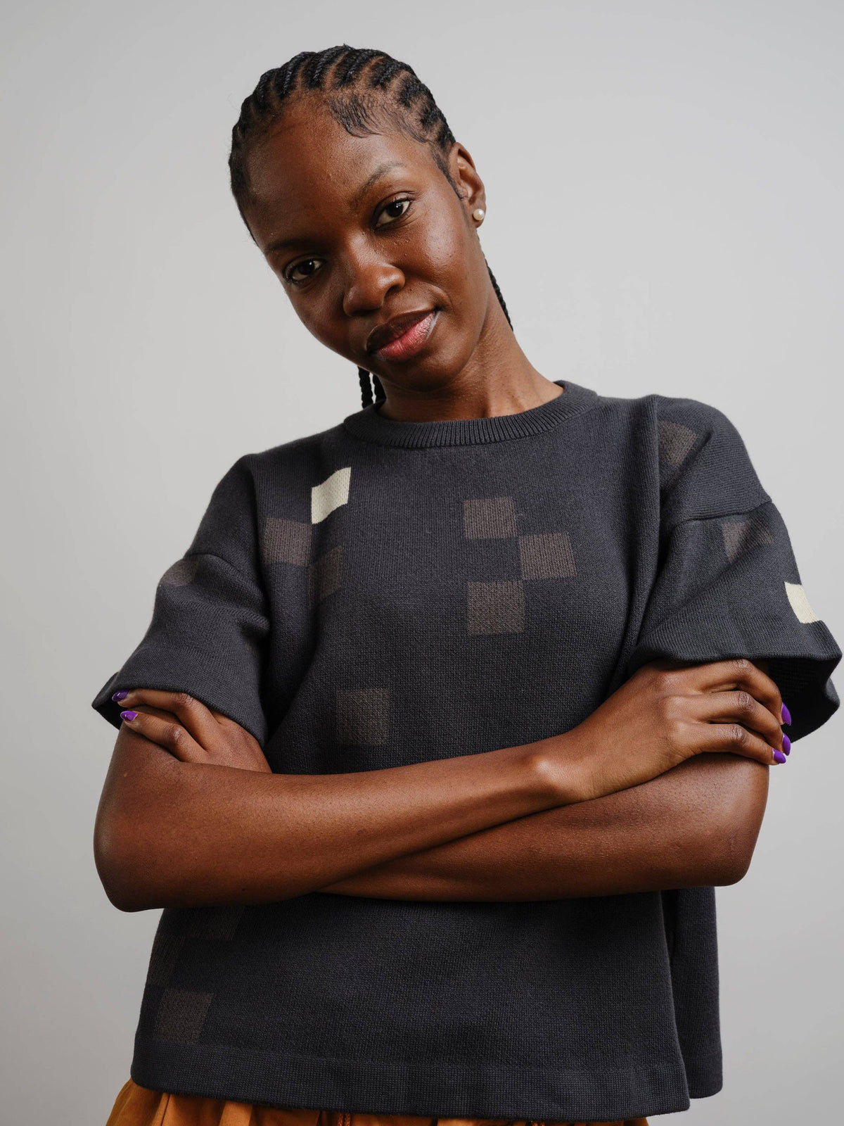 The Endery Albers Short Sleeve Sweater Tee in the Obsidian Palette