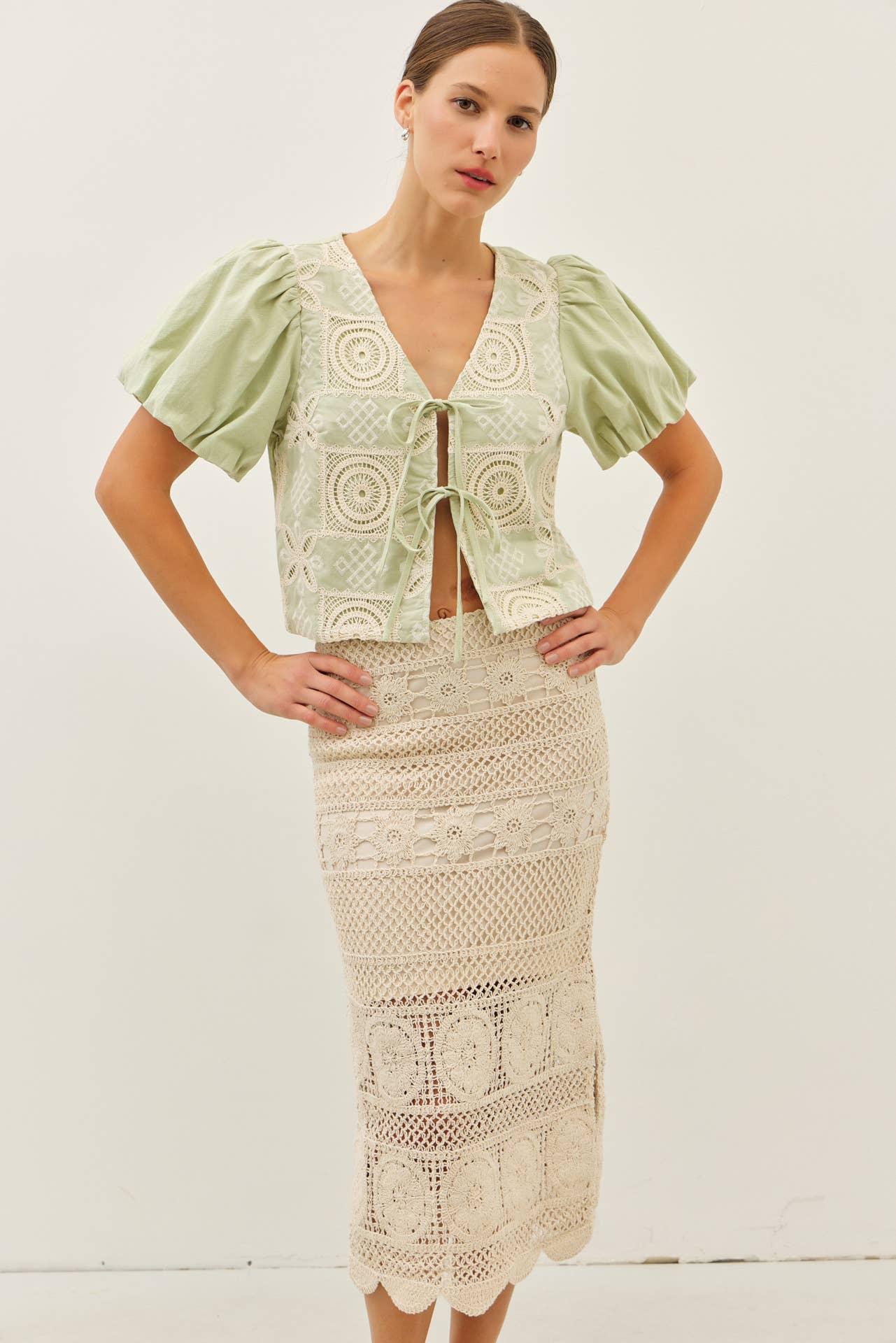 FLORAL CROCHET MIDI SKIRT WITH SIDE SLIT