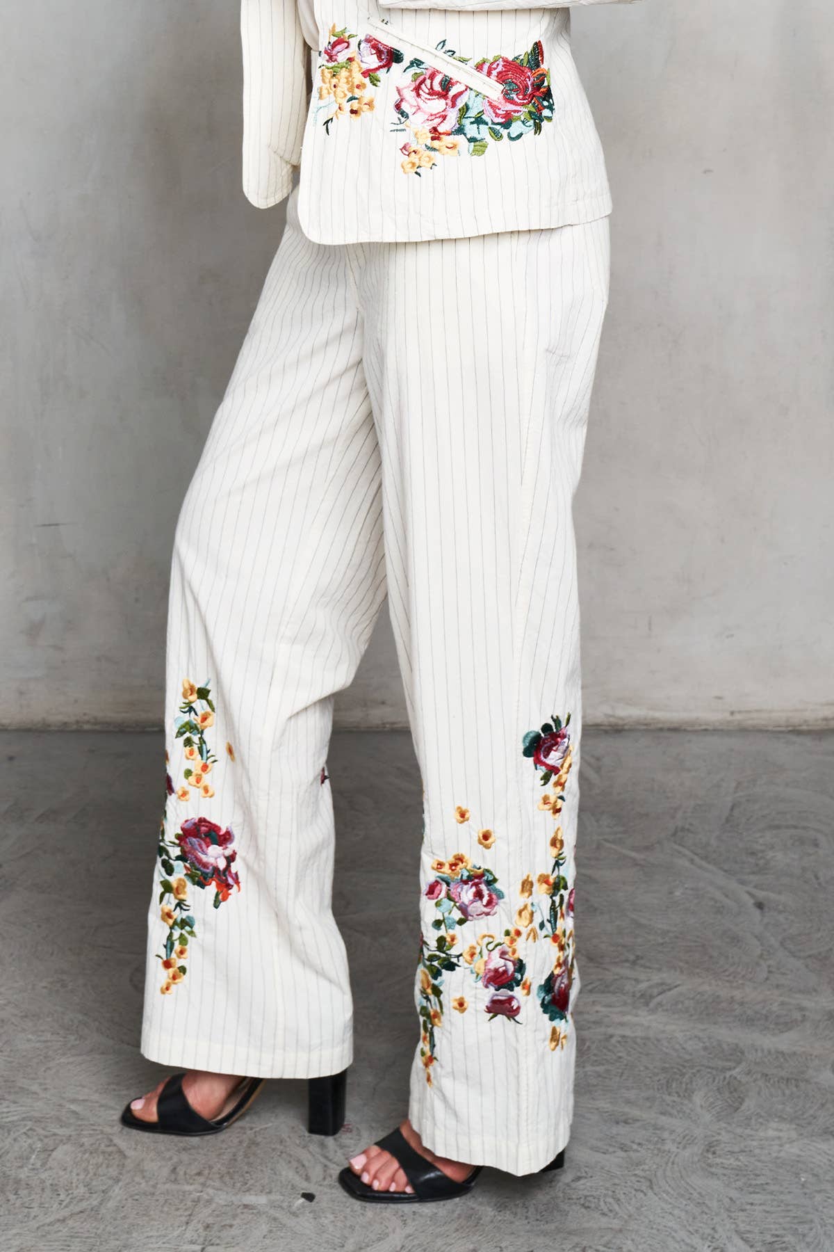 Paparazzi Woven Yarn Dyed Embroided Pin Stripe Blazer And Pants Set