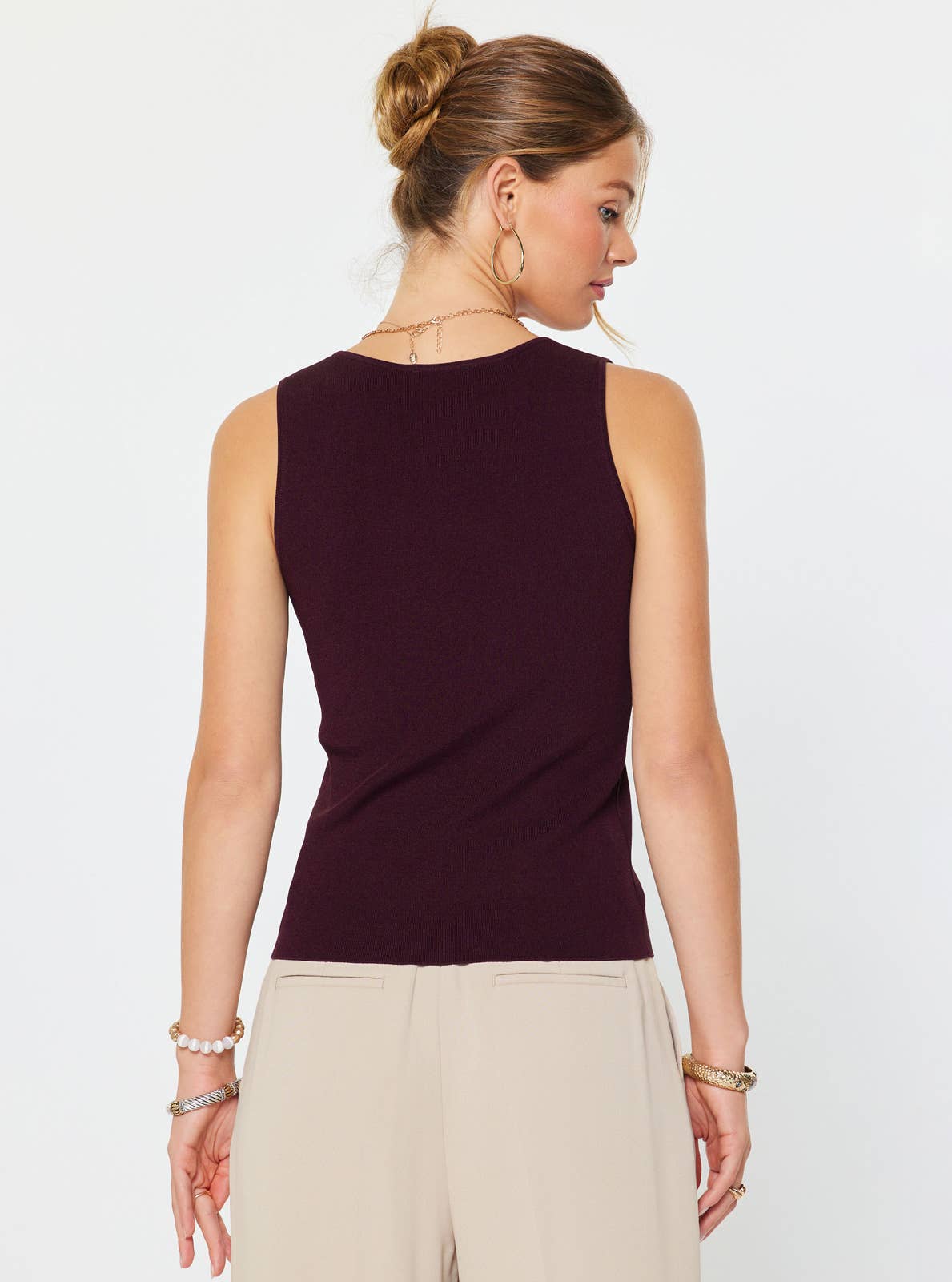 Current Air Sleeveless V-neck Sweater Top