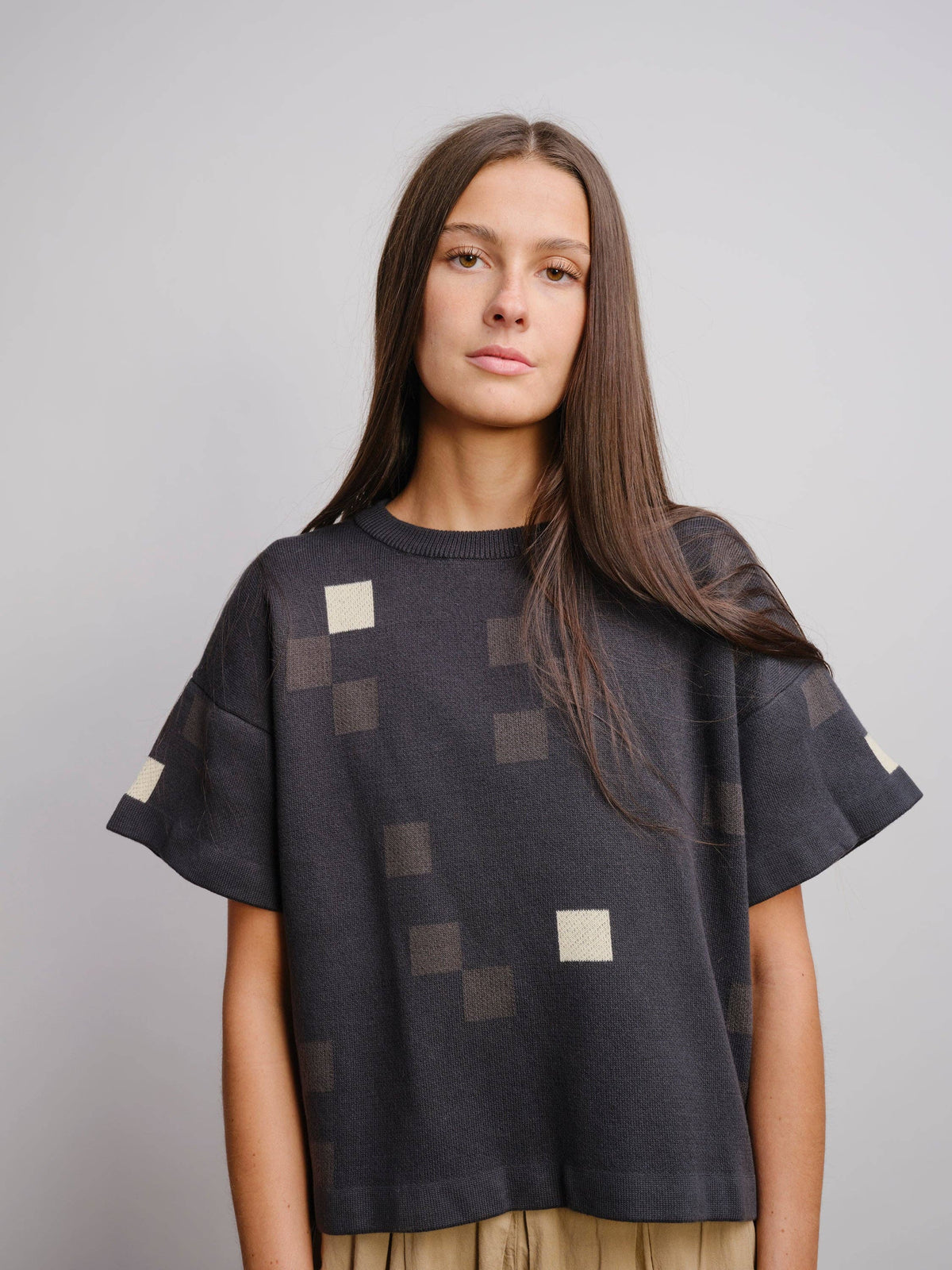 The Endery Albers Short Sleeve Sweater Tee in the Obsidian Palette