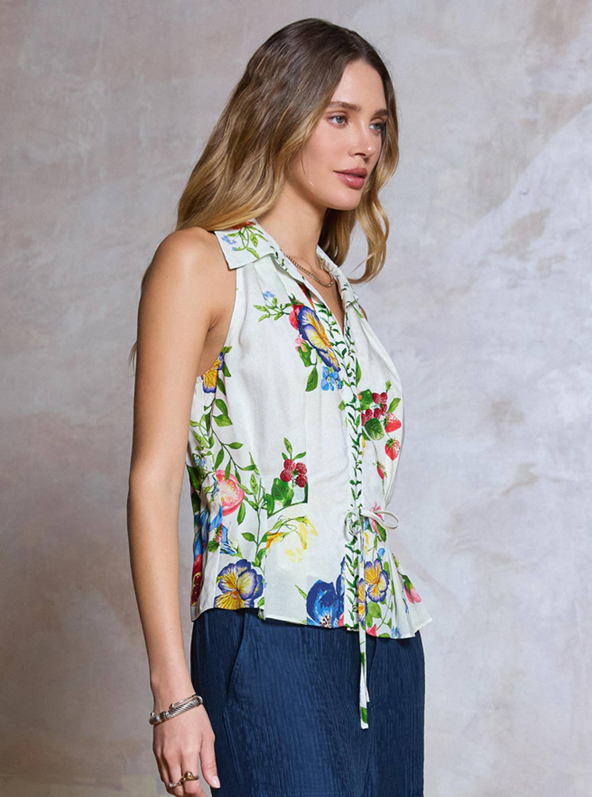 Current Air Floral Printed Halter-Neck Sleeveless Blouse